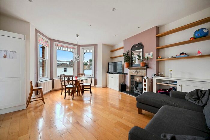 3 Bedroom Flat To Rent In Lime Grove, Shepherds Bush, London, W12