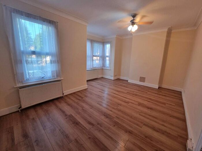 2 Bedroom Flat To Rent In Hibbert Road, London, E17