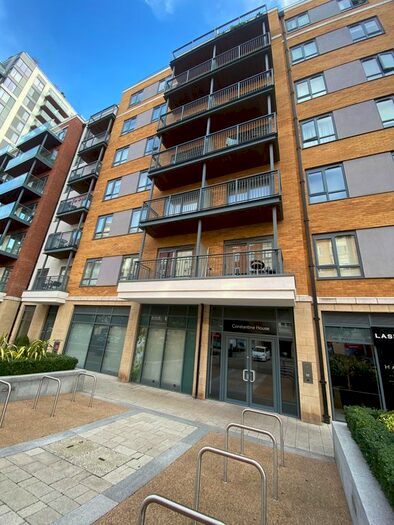 Studio To Rent In Boulevard Drive, London, NW9