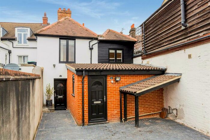 2 Bedroom Apartment To Rent In High Street, Carshalton, SM5