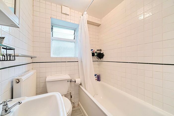 1 Bedroom Flat To Rent In Dyne Road London, NW6
