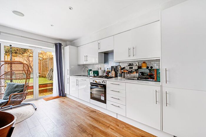 3 Bedroom End Of Terrace House To Rent In Chilton Avenue, Ealing, London, W5