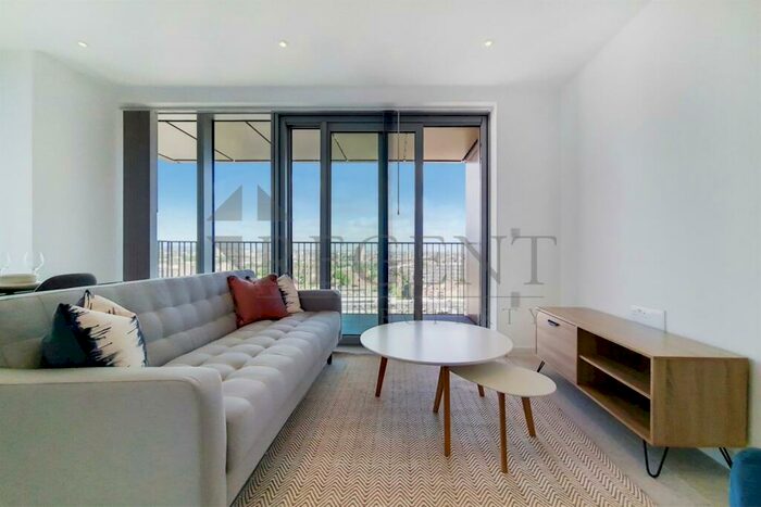 2 Bedroom Apartment To Rent In Jacquard Point, Tapestry Way, E1