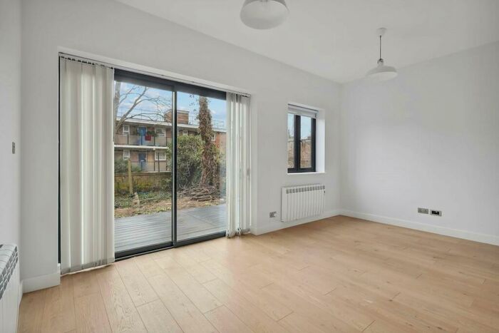 2 Bedroom Flat To Rent In Hanley Road, Finsbury Park, N4