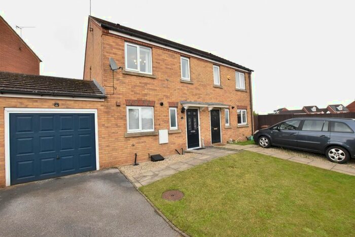 3 Bedroom Semi-Detached House To Rent In Pinewood Close, Scunthorpe, Lincolnshire, DN16
