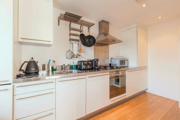 2 Bedroom Flat To Rent In Bacon Street, Shoreditch, London, E2