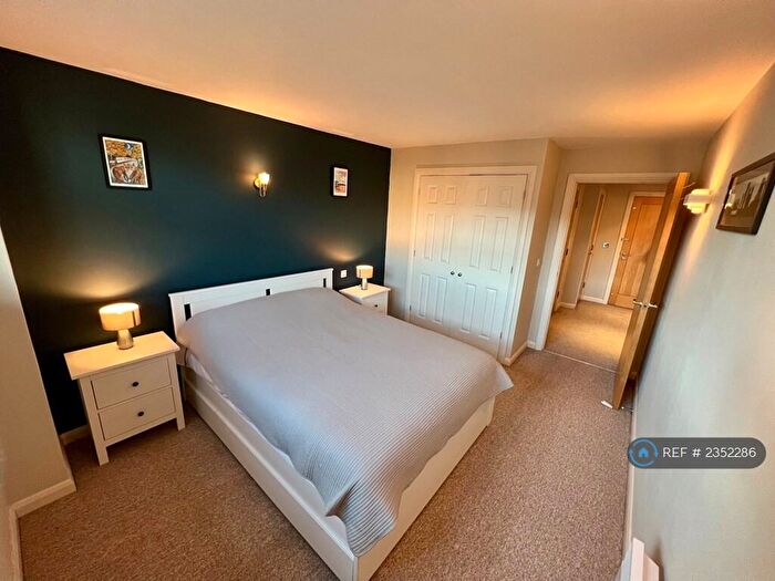 1 Bedroom Flat To Rent In Deanery Road, Bristol, BS1