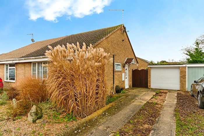 2 Bedroom Semi-detached Bungalow For Sale In Gainsborough Road, Stamford, PE9