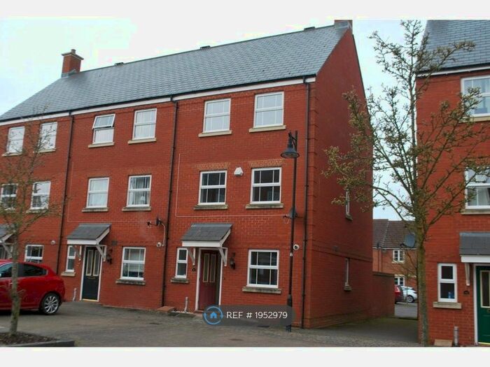 3 Bedroom End Of Terrace House To Rent In Phoenix Gardens, Swindon, SN25