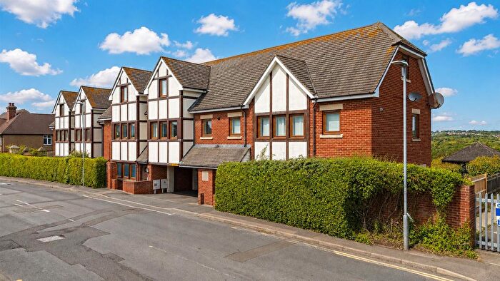 2 Bedroom Flat For Sale In Amherst Road, Hastings, TN34