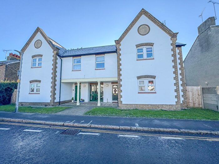 1 Bedroom Flat For Sale In East Street, Rochford, SS4