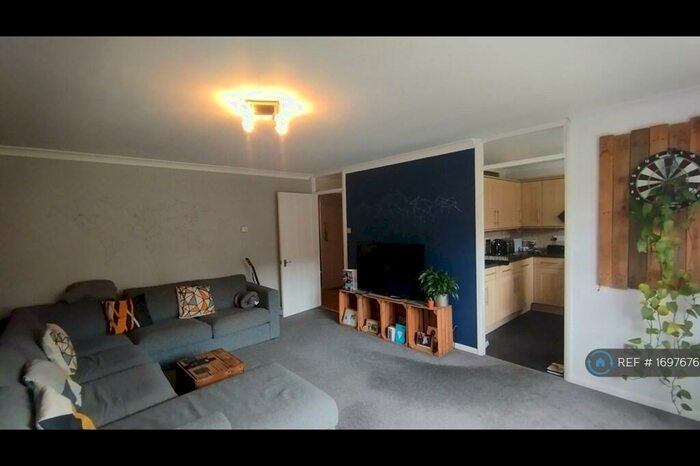 2 Bedroom Flat To Rent In Cornsland Court, Brentwood, CM14