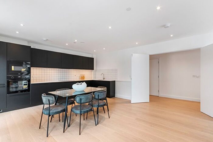 3 Bedroom Maisonette To Rent In Quest House, Blackwall Reach, E14