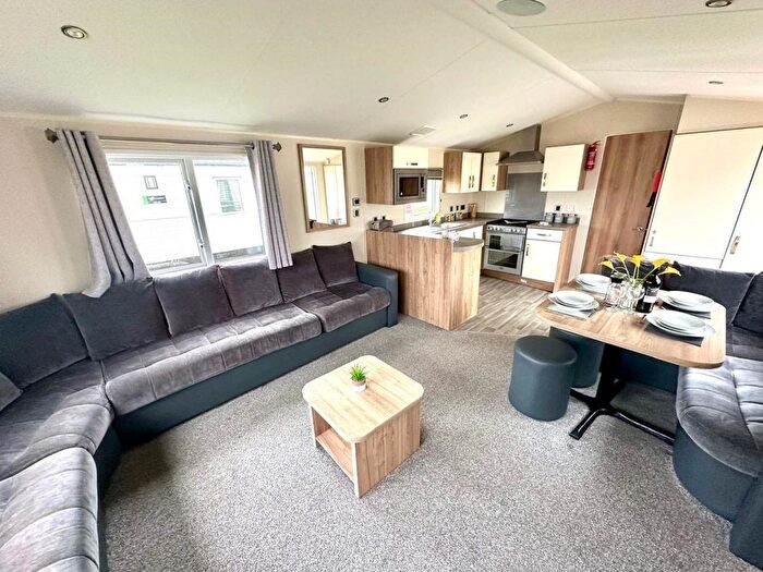 2 Bedroom Mobile/park Home For Sale In Dovercourt Haven Caravan Park, Low Road, Harwich, CO12