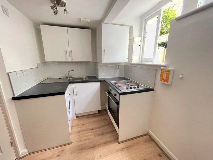 Studio To Rent In Colney Hatch Lane, London, N10