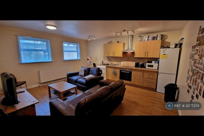 2 Bedroom Flat To Rent In Bennett Road, Leeds, LS6