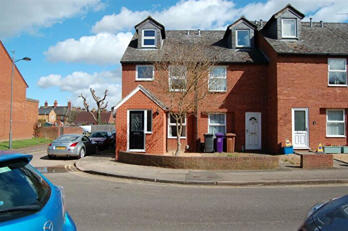 3 Bedroom House To Rent In Radcliffe Road, Hitchin, Hertfordshire, SG5