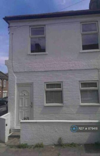 3 Bedroom Flat To Rent In Riverdale Road, London, SE18
