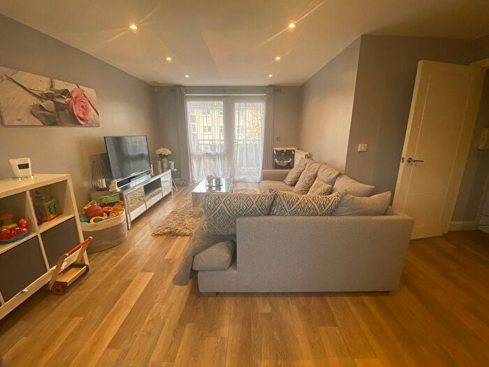 2 Bedroom Flat For Sale In Cumbrian Way, Southampton, SO16