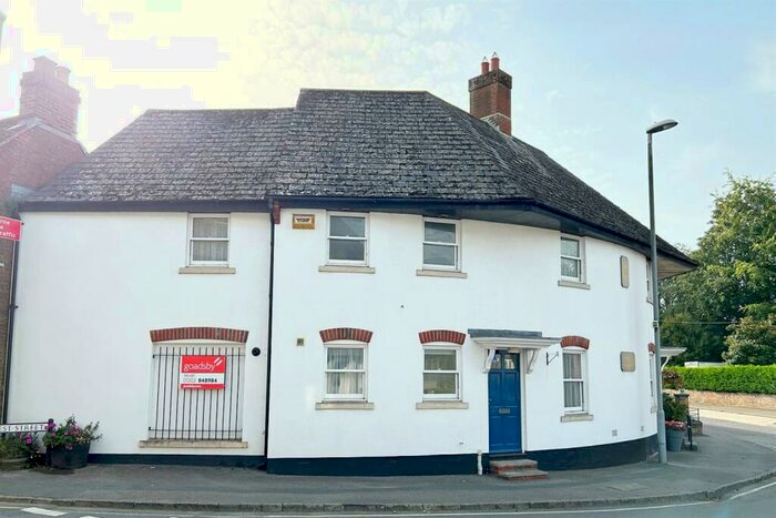 3 Bedroom Terraced House To Rent In Wimborne, BH21