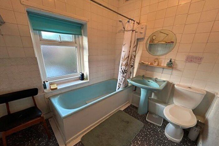 4 Bedroom Semi-Detached House To Rent In Leighton Road, Manchester, M16