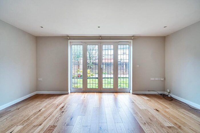 2 Bedroom Detached House To Rent In Haslemere, GU27