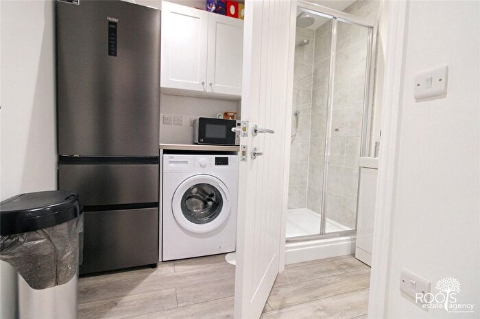 3 Bedroom Semi-Detached House For Sale In Ilkley Way, Thatcham, RG19