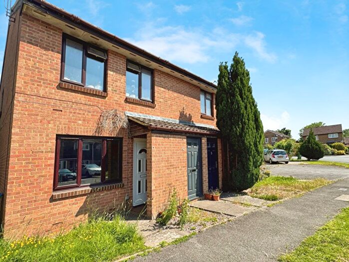 1 Bedroom Flat For Sale In Charrington Way, Broadbridge Heath, RH12