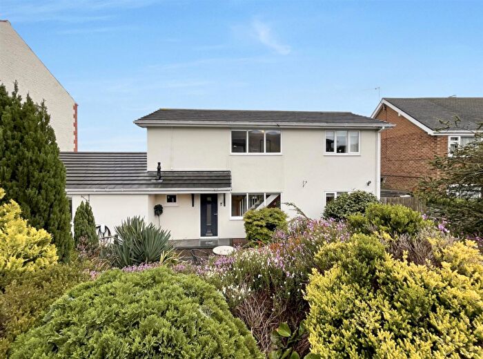 4 Bedroom Detached House For Sale In South Drive, Heswall, Wirral, CH60