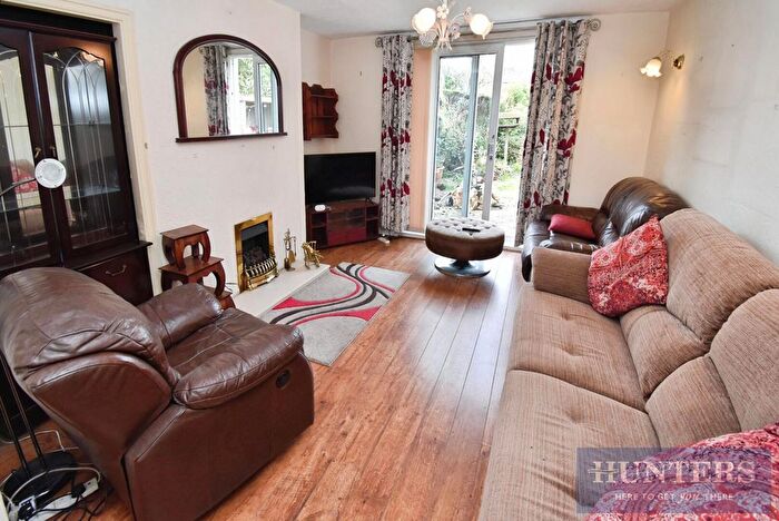 3 Bedroom Semi-detached House For Sale In Farm Close, Leicester, LE2