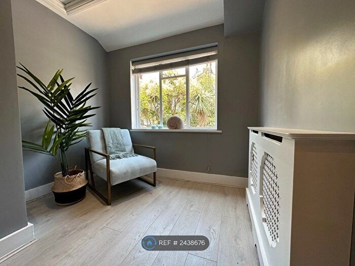 3 Bedroom Flat To Rent In St. Stephens Grove, London, SE13