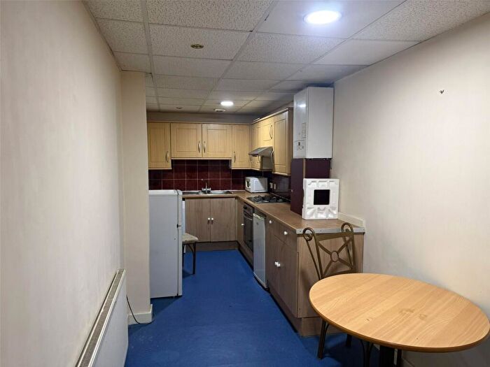 2 Bedroom Apartment To Rent In Apartment Queens Court, Bull Close Lane, Halifax, HX1