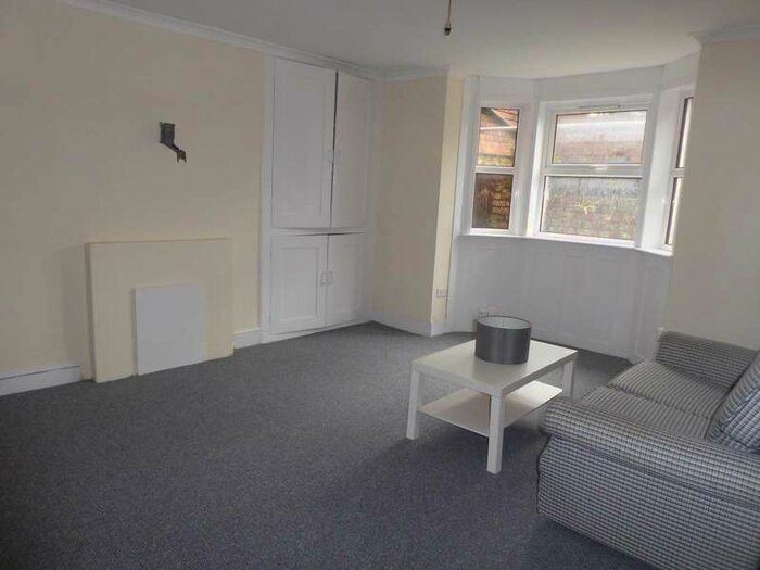 1 Bedroom Flat To Rent In Russell Street, Reading, RG1