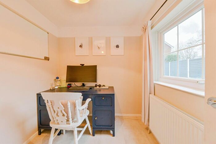 3 Bedroom End Of Terrace House For Sale In Archers Ride, Welwyn Garden City, AL7