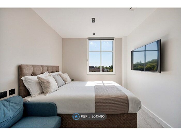 Studio To Rent In Lowlands Road, Harrow, HA1