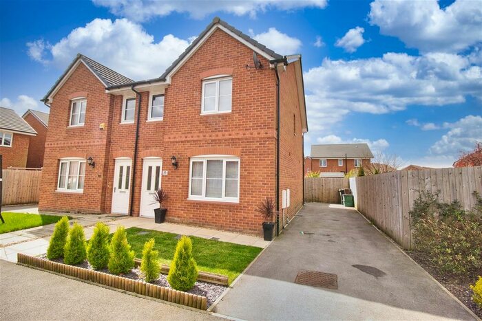 3 Bedroom Semi-Detached House To Rent In Foxglove Way, Rudheath, Northwich, CW9