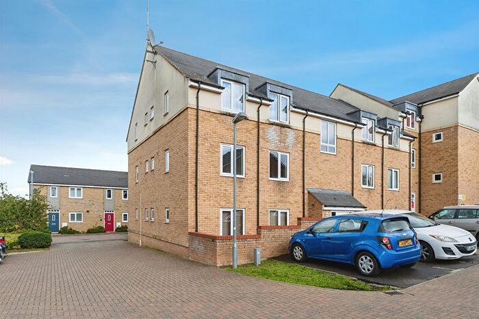 2 Bedroom Flat For Sale In Cromwell Drive, Huntingdon, PE29