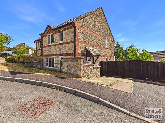 3 Bedroom Semi Detached House For Sale In Tamblyn Close, Radstock, BA3