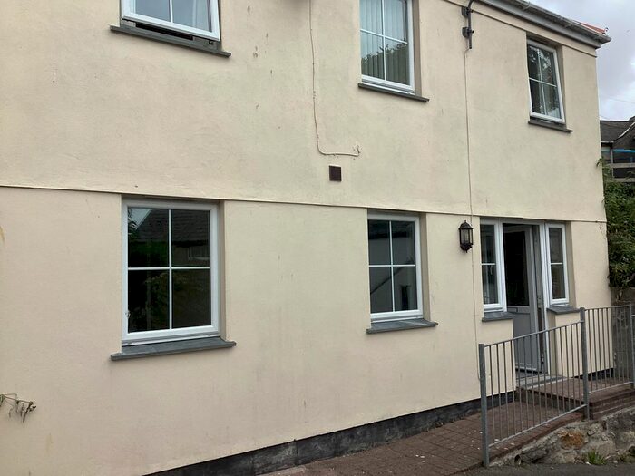 2 Bedroom Flat To Rent In West Hill, St. Austell, PL25