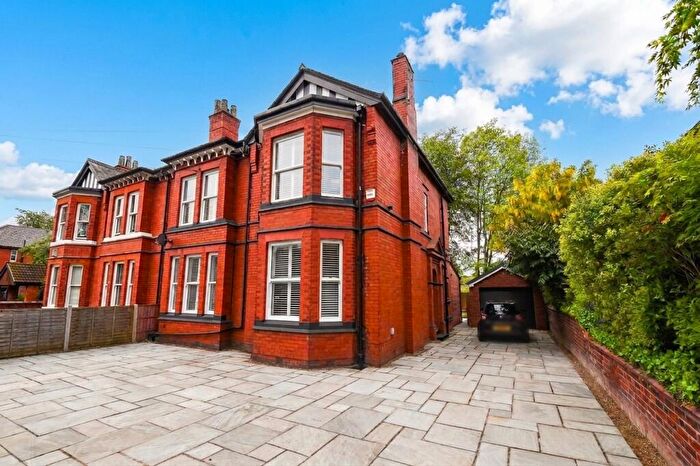 4 Bedroom Semi-Detached House For Sale In Park Road, Salford, M6