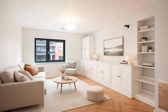 2 Bedroom Flat For Sale In Putney Hill, London, SW15