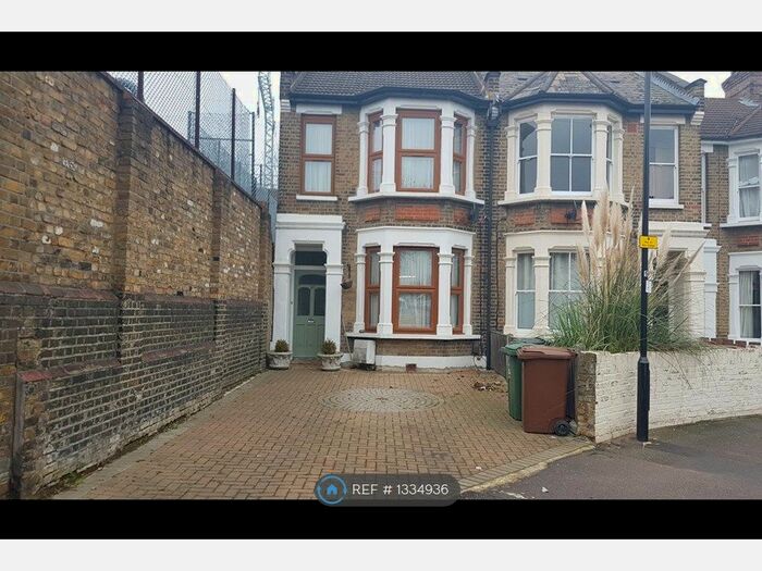 4 Bedroom Semi-Detached House To Rent In Pretoria Road, London, E11