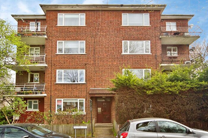2 Bedroom Flat For Sale In Nightingale Lane, London, E11