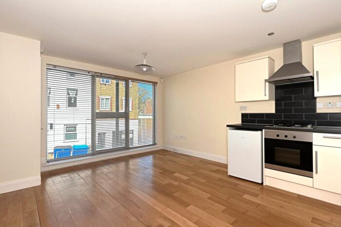 2 Bedroom Flat To Rent In Dartmouth Road, London, SE26
