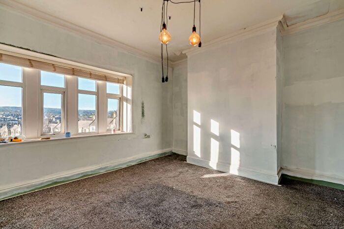 3 Bedroom Terraced House For Sale In Beverley Terrace, Halifax, HX3