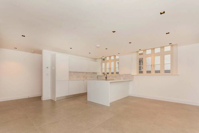 2 Bedroom Maisonette To Rent In Down Road, Merrow, Guildford, GU1