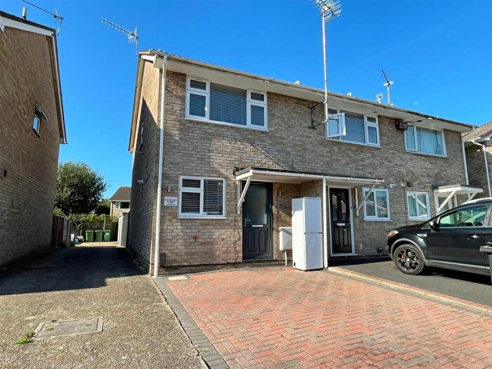 2 Bedroom Semi-Detached House To Rent In Hewitt Road, Hamworthy, BH15