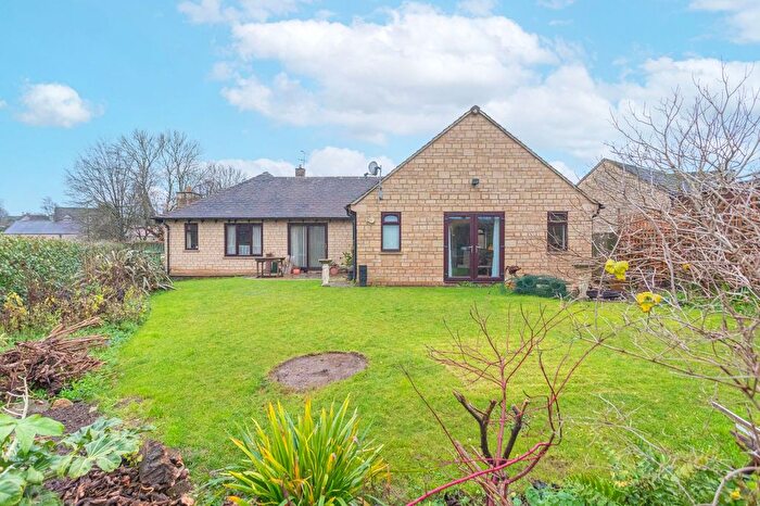 3 Bedroom Bungalow For Sale In West Hay Grove, Kemble, GL7