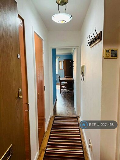 Studio To Rent In Park Road, London, EN4