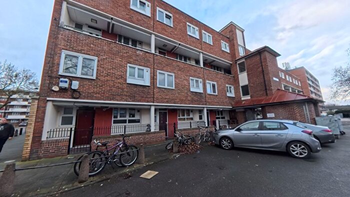 3 Bedroom Maisonette For Sale In Queens Road, Kender House, SE15